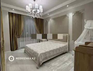 4-комнатная квартира, этаж 3 из 5, 167 м²