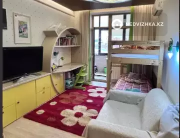 3-комнатная квартира, этаж 2 из 4, 220 м²