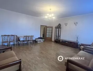 3-комнатная квартира, этаж 3 из 5, 150 м²
