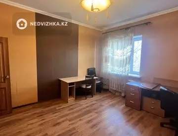3-комнатная квартира, этаж 3 из 5, 150 м²