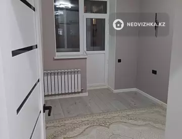 2-комнатная квартира, этаж 8 из 9, 40 м²