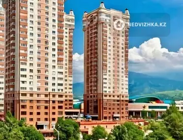 4-комнатная квартира, этаж 9 из 25, 140 м²