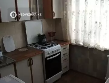3-комнатная квартира, этаж 3 из 4, 60 м², на длительный срок
