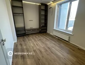 2-комнатная квартира, этаж 4 из 10, 73 м²