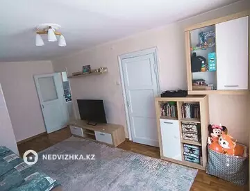 2-комнатная квартира, этаж 3 из 3, 40 м²