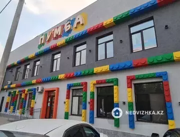 Здание, 2 этажа, 850 м²