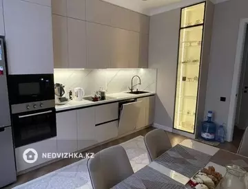 3-комнатная квартира, этаж 8 из 16, 93 м²