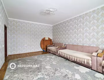 3-комнатная квартира, этаж 4 из 6, 80 м²