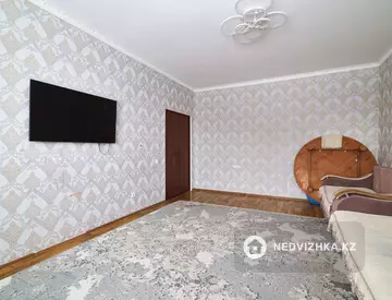 3-комнатная квартира, этаж 4 из 6, 80 м²