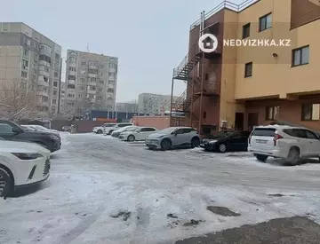 Здание, 4 этажа, 900 м²