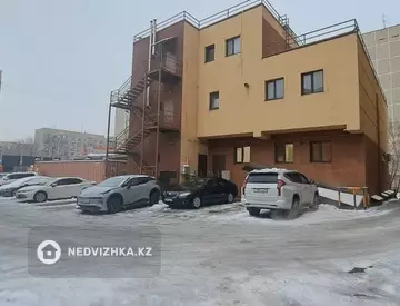 Здание, 4 этажа, 900 м²