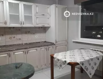 1-комнатная квартира, этаж 8 из 10, 37 м², на длительный срок