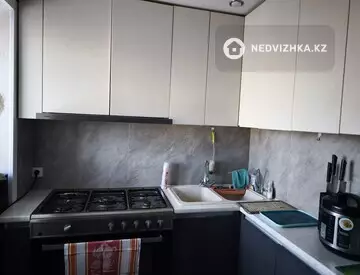 3-комнатная квартира, этаж 9 из 9, 65 м²