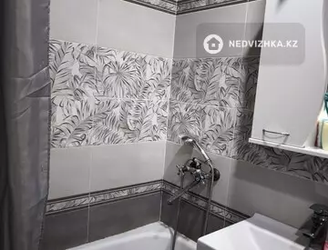 3-комнатная квартира, этаж 9 из 9, 65 м²