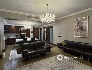 4-комнатная квартира, этаж 3 из 5, 200 м²