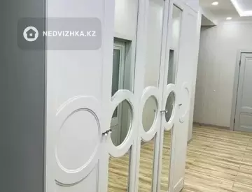 3-комнатная квартира, этаж 9 из 9, 94 м²