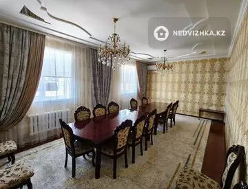 7-комнатный дом, 12 соток, 300 м²