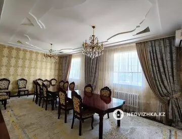 7-комнатный дом, 12 соток, 300 м²