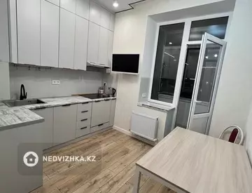 1-комнатная квартира, этаж 10 из 10, 38 м²