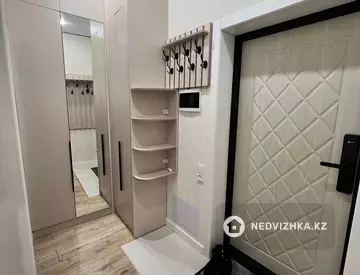 1-комнатная квартира, этаж 10 из 10, 38 м²