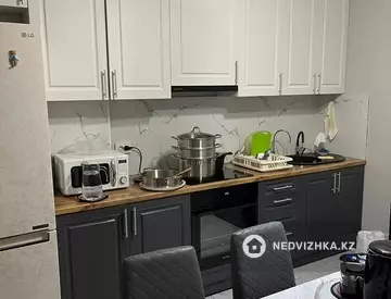 2-комнатная квартира, этаж 9 из 10, 64 м²