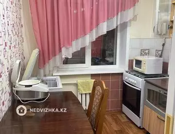 3-комнатная квартира, этаж 8 из 9, 63 м², На длительный срок