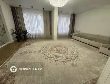 4-комнатная квартира, этаж 8 из 9, 146 м²