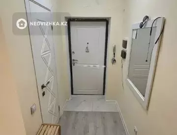 2-комнатная квартира, этаж 3 из 10, 38 м²