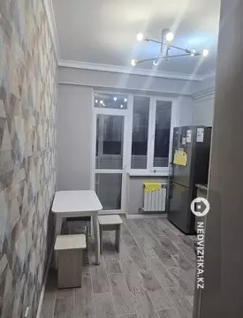 2-комнатная квартира, этаж 11 из 12, 64 м², на длительный срок