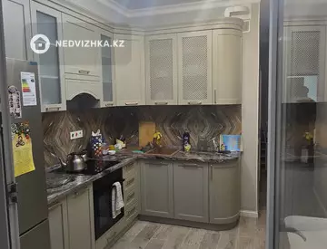 2-комнатная квартира, этаж 11 из 12, 64 м², на длительный срок