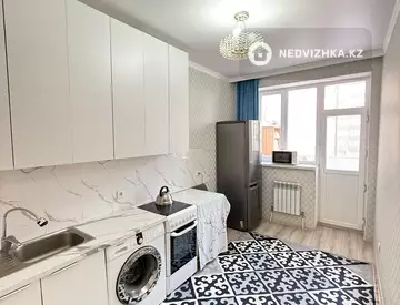 1-комнатная квартира, этаж 3 из 10, 38 м²