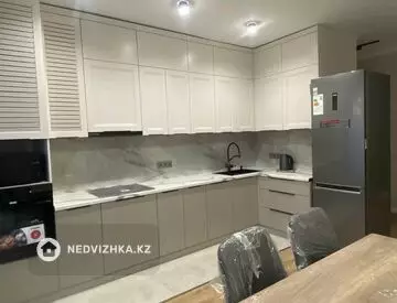 3-комнатная квартира, этаж 9 из 9, 80 м², На длительный срок