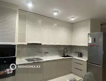 3-комнатная квартира, этаж 9 из 9, 80 м², На длительный срок