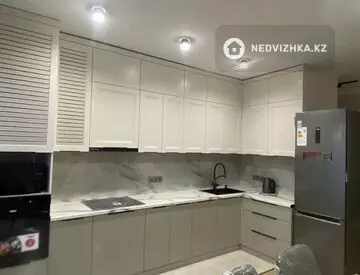 3-комнатная квартира, этаж 9 из 9, 80 м², На длительный срок