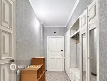4-комнатная квартира, этаж 3 из 5, 90 м²
