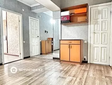 4-комнатная квартира, этаж 3 из 5, 90 м²