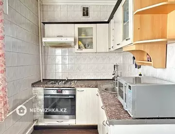 4-комнатная квартира, этаж 3 из 5, 90 м²