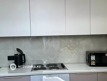 2-комнатная квартира, этаж 8 из 9, 50 м², на длительный срок