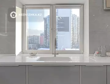 4-комнатная квартира, этаж 7 из 8, 240 м²