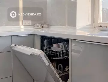 4-комнатная квартира, этаж 7 из 8, 240 м²