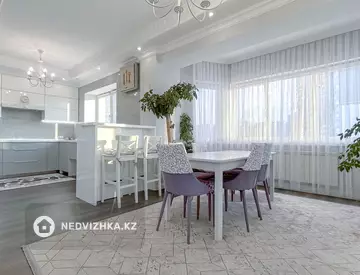 4-комнатная квартира, этаж 7 из 8, 240 м²