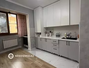 3-комнатная квартира, этаж 4 из 5, 80 м²