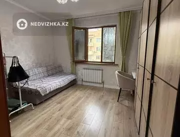 3-комнатная квартира, этаж 4 из 5, 80 м²