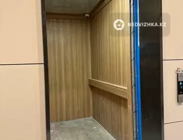 4-комнатная квартира, этаж 2 из 9, 138 м²