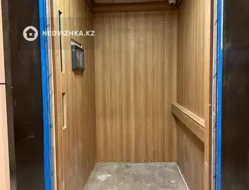 4-комнатная квартира, этаж 2 из 9, 138 м²