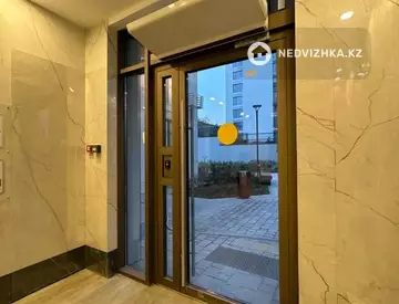 4-комнатная квартира, этаж 2 из 9, 138 м²