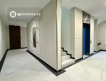 4-комнатная квартира, этаж 2 из 9, 138 м²