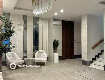 4-комнатная квартира, этаж 2 из 9, 138 м²