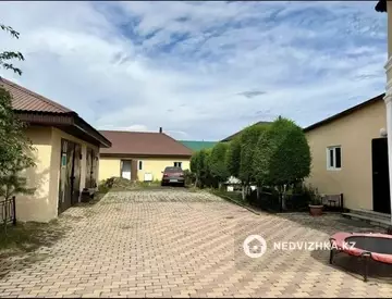 5-комнатный дом, 12 соток, 270 м²