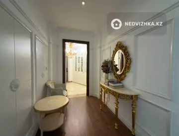 5-комнатная квартира, этаж 28 из 31, 203 м²